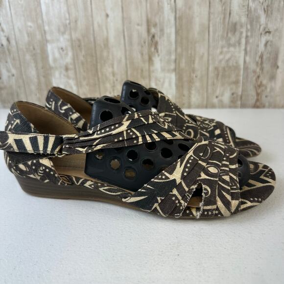 Naturalizer N5 Comfort Jane Sandals 7W Beige‎ Open Toe Strappy Brown Canvas - Picture 1 of 10
